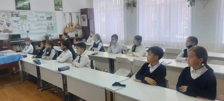 Тұңғыш Президент күніне арналған сынып сағаты 4г сынып. Классный час, посвящённый Дню Первого Президента 4г класс