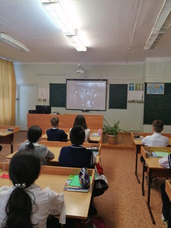 5Г сыныбында алғыс айту күніне сынып сағаты өтті. Классный час 5 Г класс в День благодарности