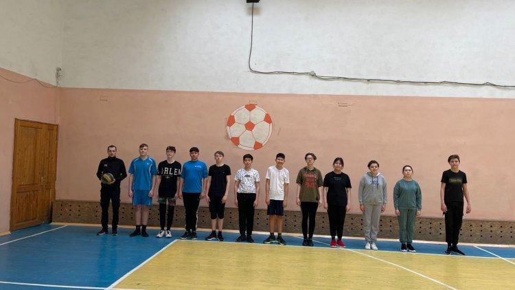 8 сыныптар арасында волейбол. Волейбол среди 8-х классах