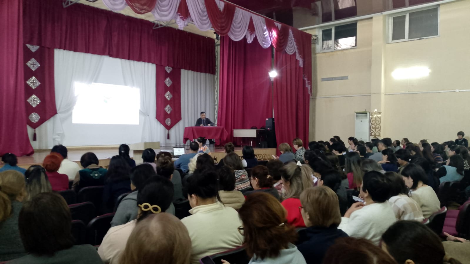 26.06.2026 года с педколлективом КГУ" Средняя школа 26" проведена ознакомительная беседа по проведению предстоящего референдума.