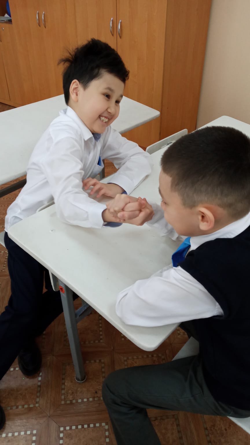 Во 2"Е" классе прошёл классный час посвящённый празднику Наурыз.
